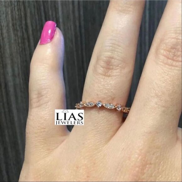 New 18k rose gold wedding ring - Picture 2 of 3